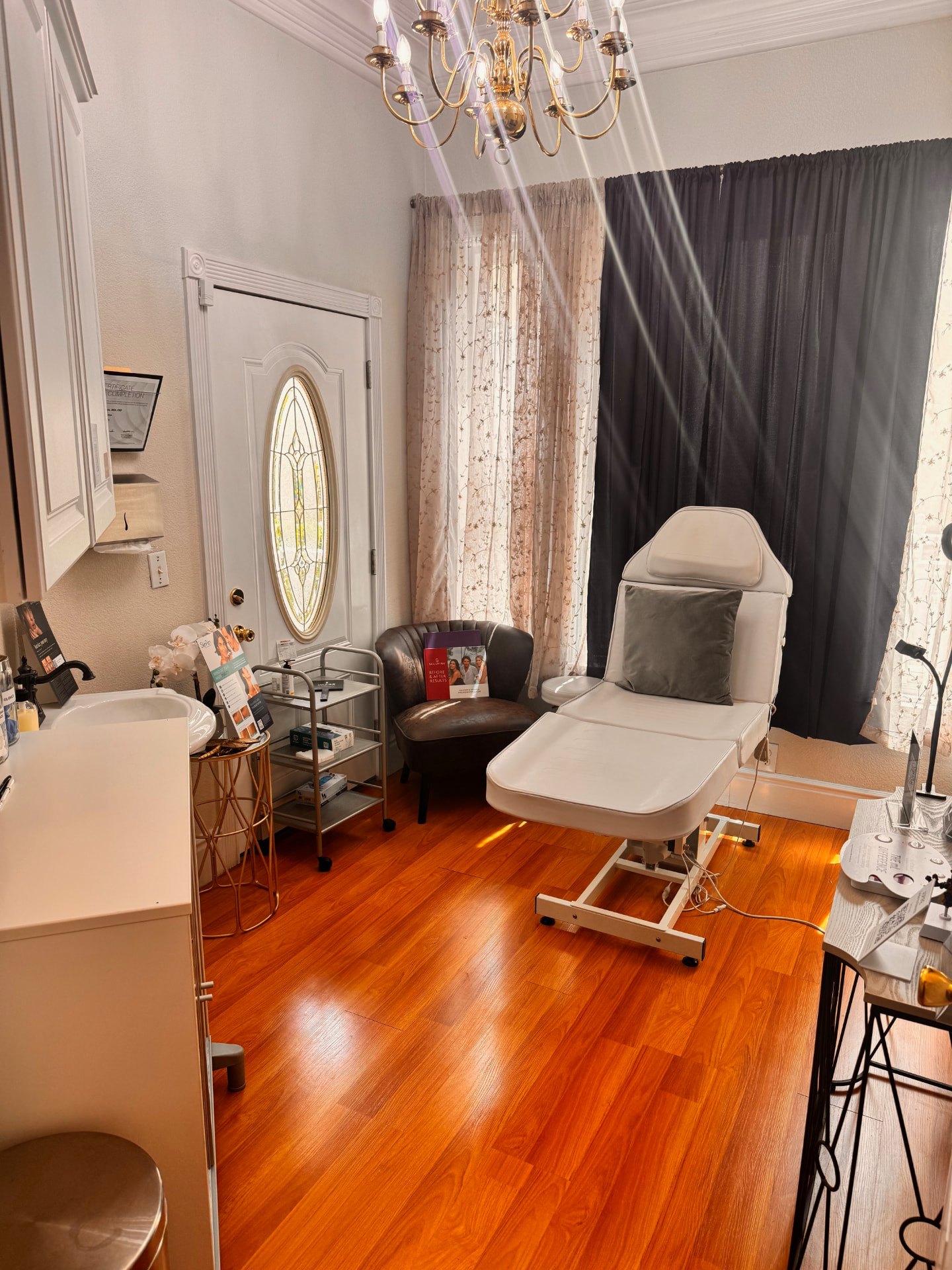 A serene treatment room at Bella Aesthetica