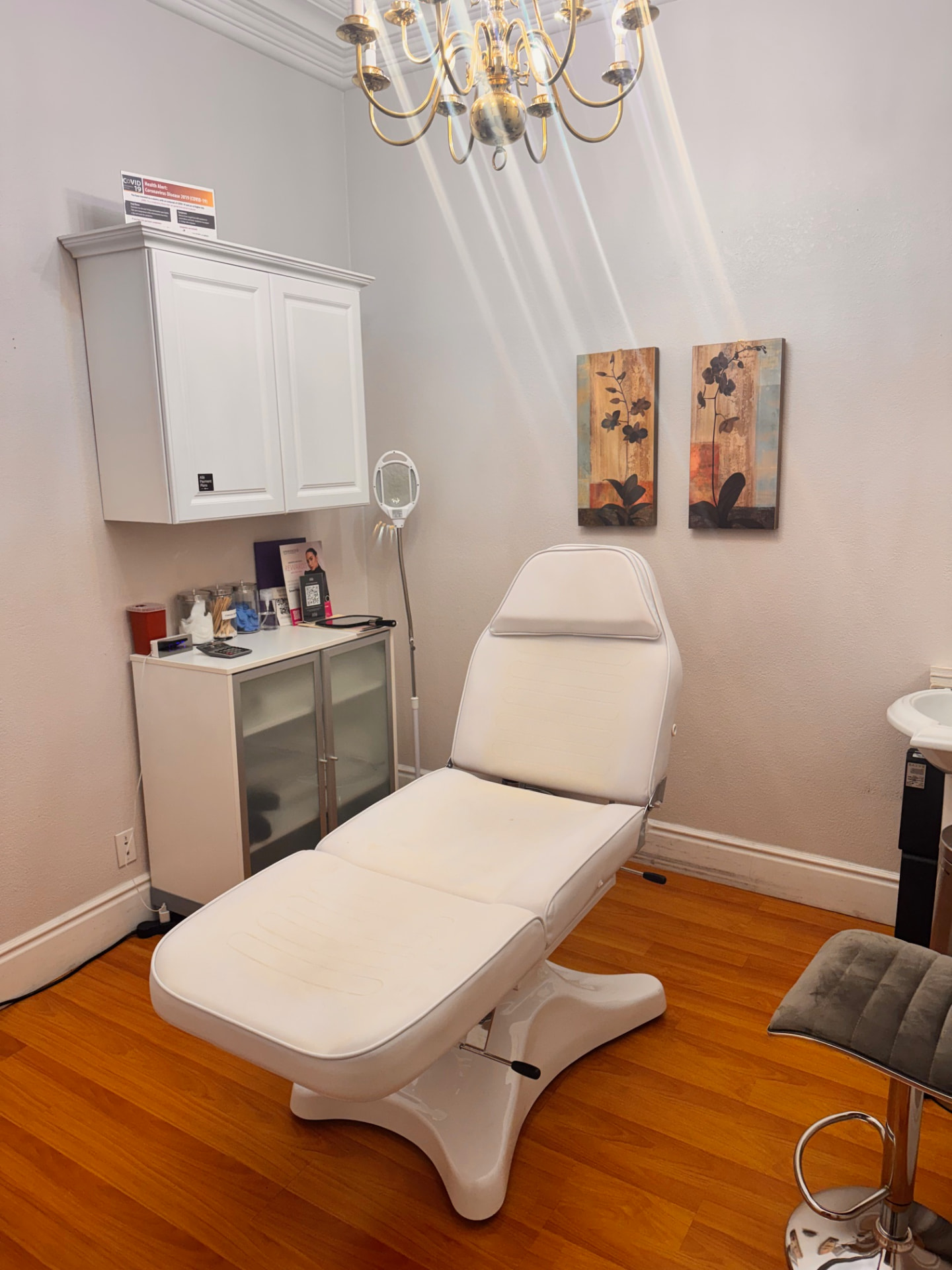 Treatment room with floral wall art