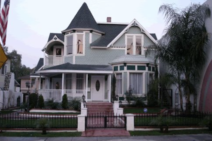 The historic Victorian home that houses Bella Aesthetica